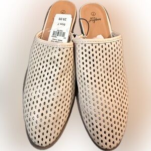 Sophie Sue Mules Ivory Laser Cut Women’s Size 9 Slides Shoes Summer Beach NWT
